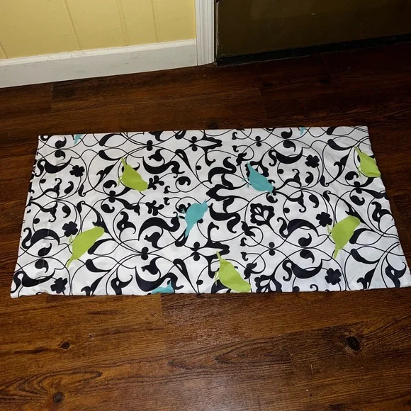 3/$15 Set of 2 Pillowcases Black & White With Bird Patterned Design King - Picture 4 of 9